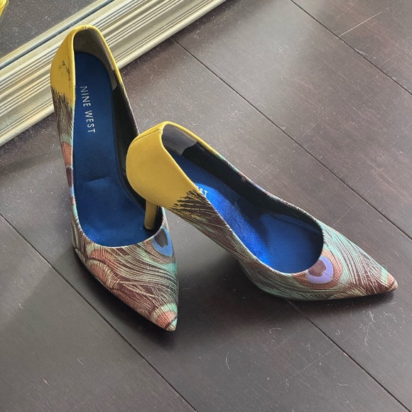 Peacock print heels - Picture 5 of 6